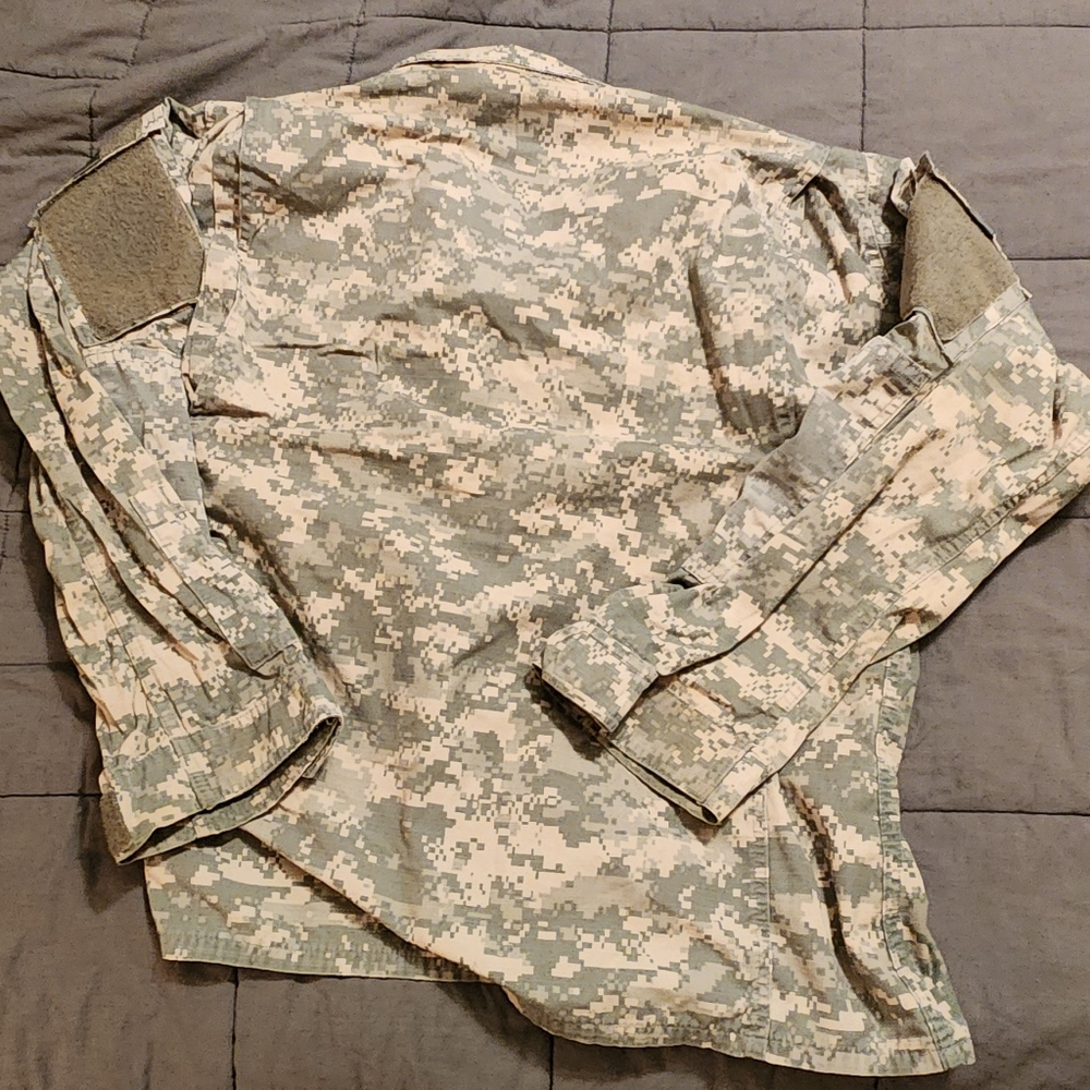 2 - Large, Regular, Digital Pattern, U.S. Army Un… - image 2